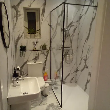 - Sleeps 3 - Garden - Pet Friendly *
